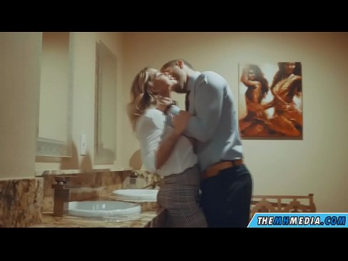 ❤️ Gava ku blondeyek busty we di nav hewşek gelemperî de dixapîne Vîdyoyê porno li me ku.mass-pr.ru ❌